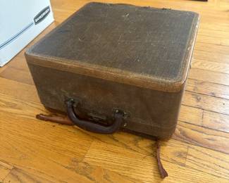 R79 - $50. Royal Quiet De Luxe Typewriter. All keys move - none are stuck. Has hard case that is in rough condition. 