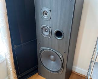 R17 - $25. PAIR of Kenwood Floor Speakers. Model JL-885. 