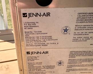 R62 - $200. Jenn-Air Model 720-0336. Propane Grill. 