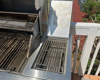 R62 - $200. Jenn-Air Model 720-0336. Propane Grill. 