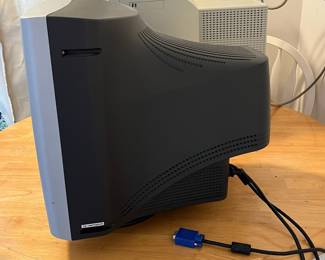 R89 - $55. Vintage Compaq Monitor. PE1127 S720