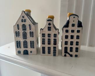 R21 - $50. 3 Pieces of Blue Delft's KLM by BOLs. 2 are empty. 