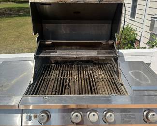 R62 - $200. Jenn-Air Model 720-0336. Propane Grill. 