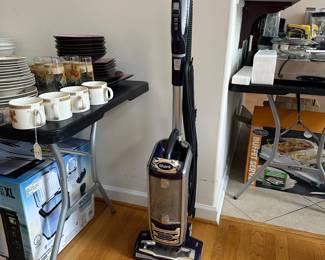 R73 - $80. Shark Rotator Vacuum. Works great!