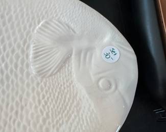 R64 - $30 Set of Fish Dishes. Style-Eyes by Baum Bros. All pieces have crazing but great serving pieces!