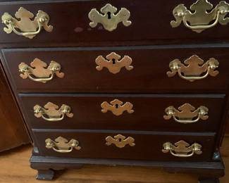 Small mahogany 4drawer chest