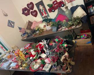 Decor, Christmas and various seasonal 