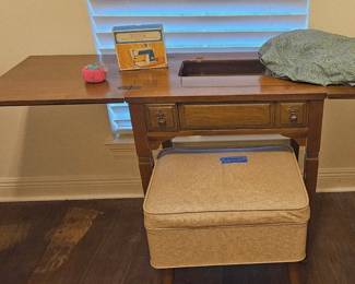 Singer, sewing machine with bench