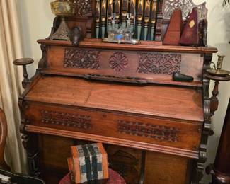 Beautiful petite antique organ