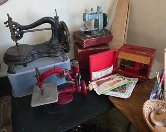 Working antique hand crank sewing machines