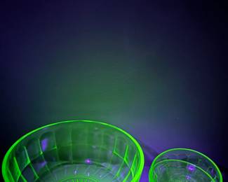 Uranium glass bowls, two small, one medium