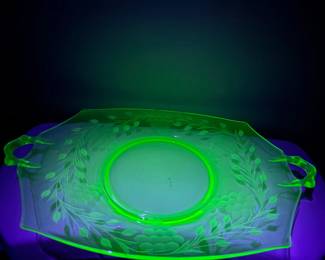 Uranium glass platter with etched design