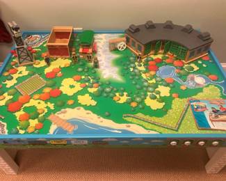 Thomas the Tank Engine & Friends kids table