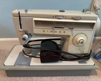 singer sewing machine with case/cover