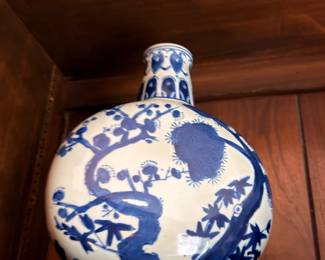Blue White Chinese Porcelain Vase Figural Scene Round Bottle Shape