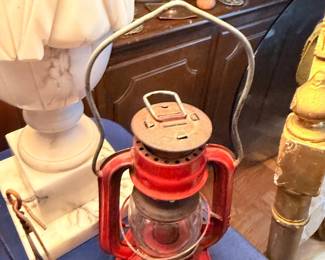 Vintage Red Kerosene Railroad Lantern Glass Globe