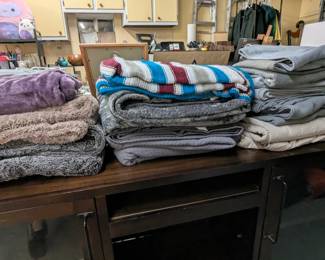 Blankets, throws, queen and king size.
