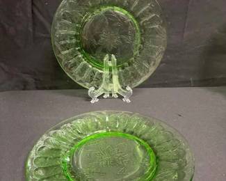 CT526RVGreen Uranium Glass Plates, Botanical Pattern