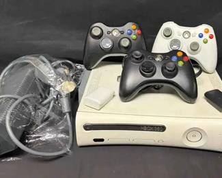CT314Xbox 360 Console and Controllers 