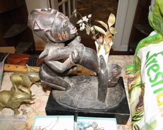 African kneeling sculpture
