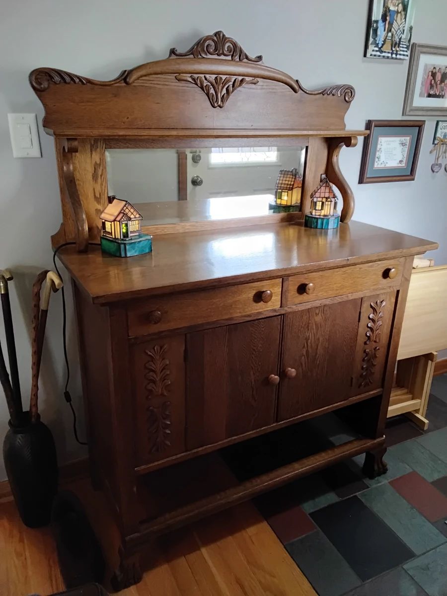 Beautiful oak buffet 