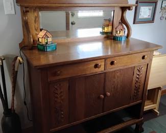 Beautiful oak buffet 