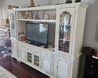 Broyhill  Available for Presale! $450 Text 704-724-3288