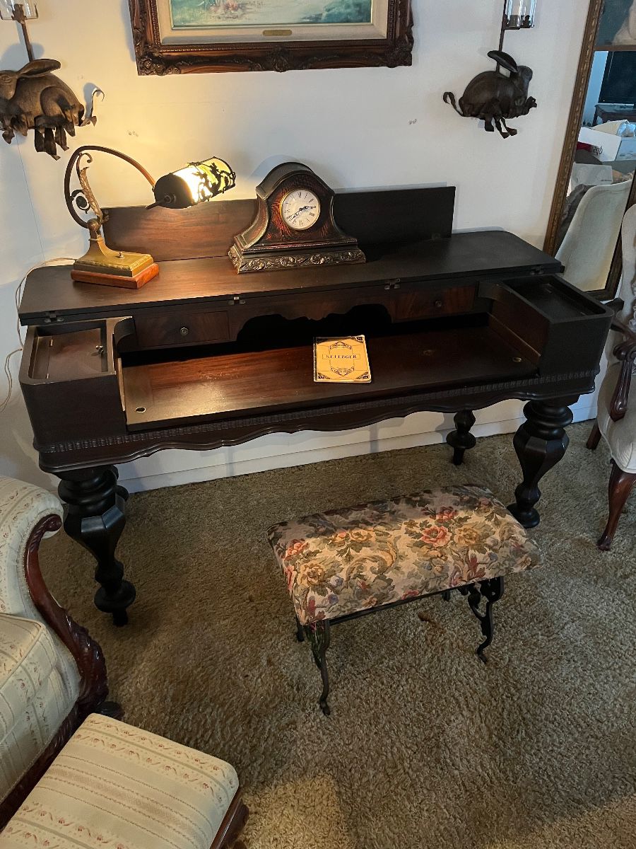 Spinet (piano) writing desk