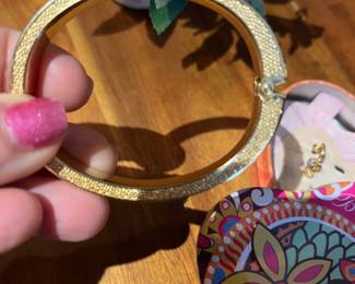 Brighton Bangle with clasp opening and earring set 