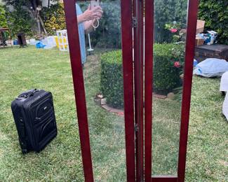 Mirror Tri fold Mirror divider. 