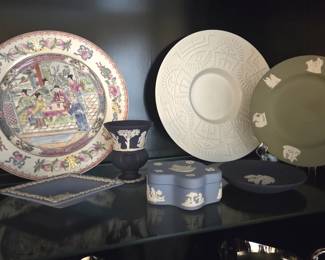 Selection of Wedgwood cabinet pieces