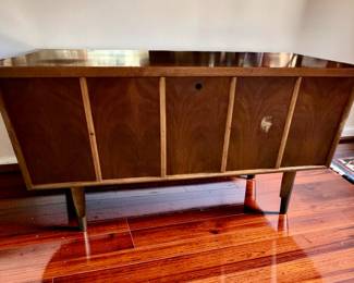 2950’s MCM Lane Cedar Chest - needs a couple minor repairs then it’s back to it’s former glory 
