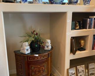 Artwork, chinoiserie, stunning table and more