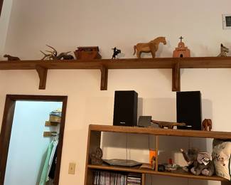 Lots of horse decor 