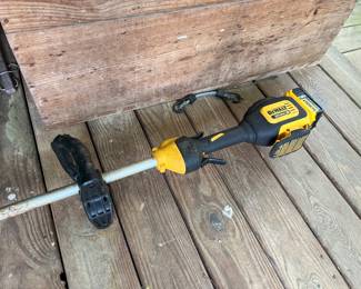DeWalt weedeater with battery and charger
