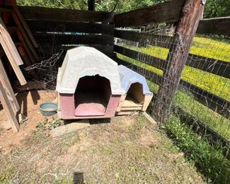 Dog houses 