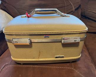 Vintage American Tourister Tiara train case with chrome accents.