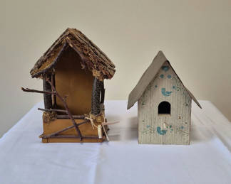 Lot 14: Set of 2 Decorative Birdhouses – Rustic Garden / Cottage Style