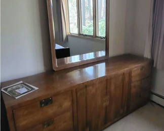 Lot 41: Henrendon Bel Air King Bedroom Set