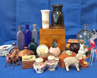 Lot 25: Ceramic, Glass, Wood Trinkets