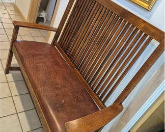 Lot 6: Mission solid wood bench - Sturdy and comfortable