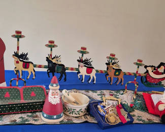 Lot 34: Christmas Decor - Lot 2