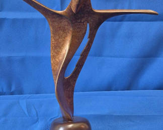 Lot 16: Abstract Sculpture – Bronze Tone Metal Modern Art Décor