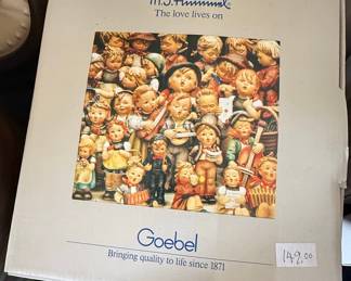 M.I. Hummel "The love lives on" Figurine Box