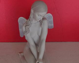 Lladro Porcelain Figurine - "Beautiful Angel" #8235