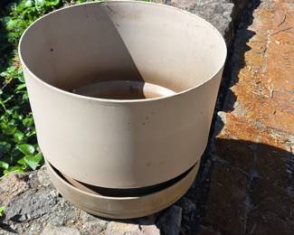 Plastic Planter Pot with Saucer