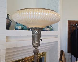 Victorian-Style "Gone with the Wind" Oil Lamp with Swirl Frosted Glass Shade