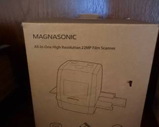 Magnasonic All-In-One High Resolution 22MP Film Scanner