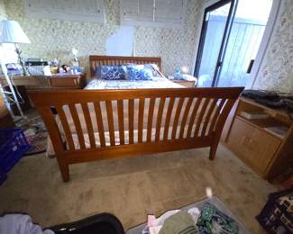 Ethan Allen American Impressions Cherry Wood Queen Bed Frame