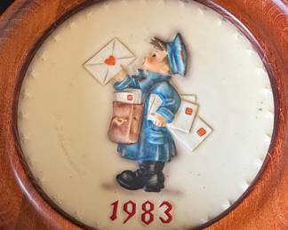 Goebel M.J. Hummel "The Letter Carrier" 13th Annual Plate 1983